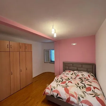 Apartment Jeton' Appartament *